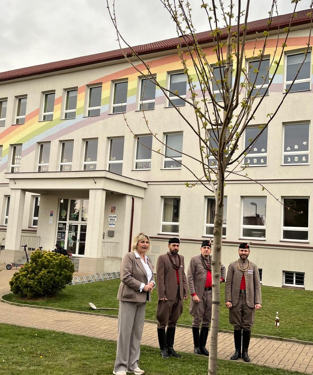 Zasadili jsme strom, aby nesl příběh času Sokol Františkovy Lázně 21.dubna 2026