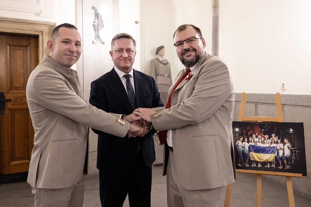 Starosta ČOS Martin Chlumský, velvyslanec Ukrajiny v ČR Vasyl Zvarych a místostarosta Peter Szénásy