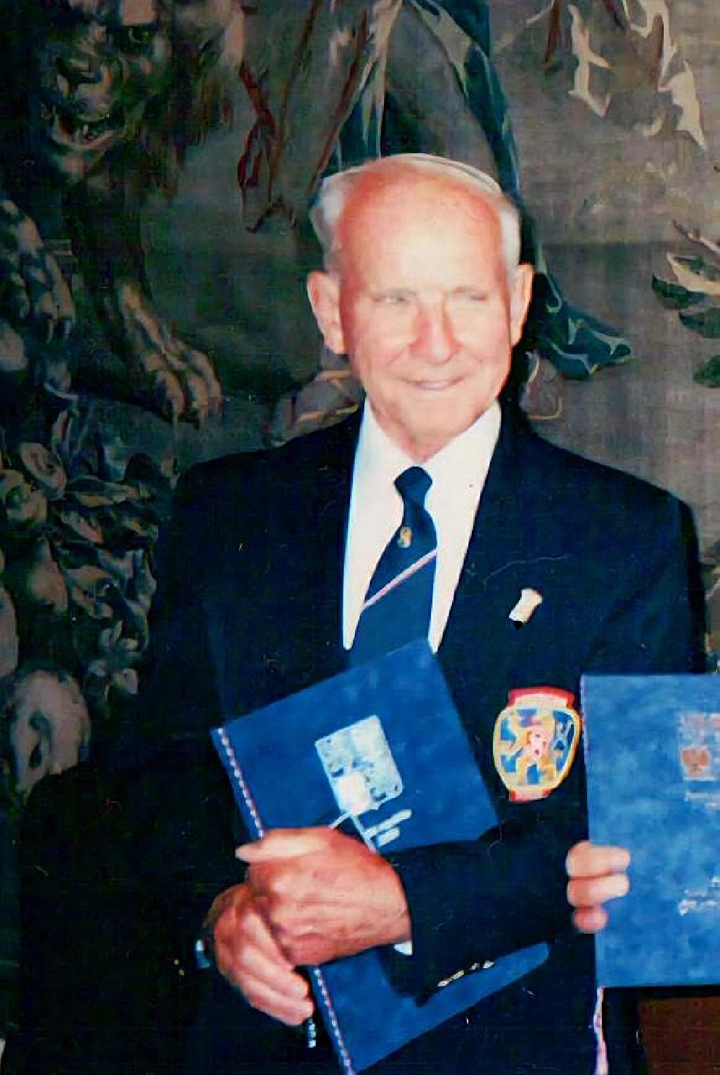 Strýc S. Horváthové Vladislav Slavík při převzetí ceny Jana Masaryka Gratias Agit za šíření dobrého jména ČR v zahraničí